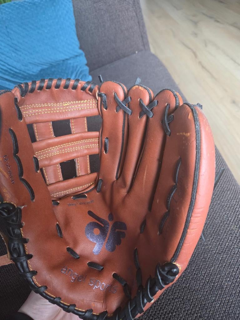 Softbal handschoen, Sport en Fitness, Honkbal en Softbal, Ophalen, Zo goed als nieuw, Handschoen