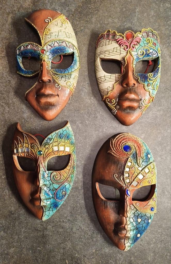 Set van 4 decoratieve Venetiaanse maskers, Ophalen of Verzenden, Zo goed als nieuw