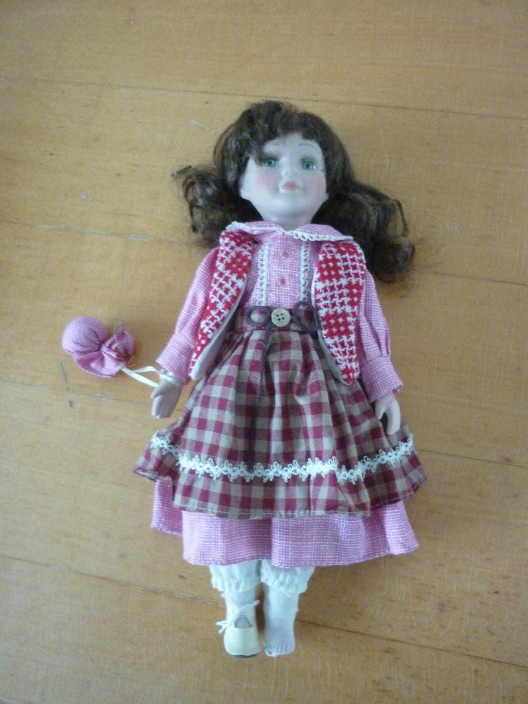 Leuke porseleinen pop, Ophalen of Verzenden, Zo goed als nieuw, Pop