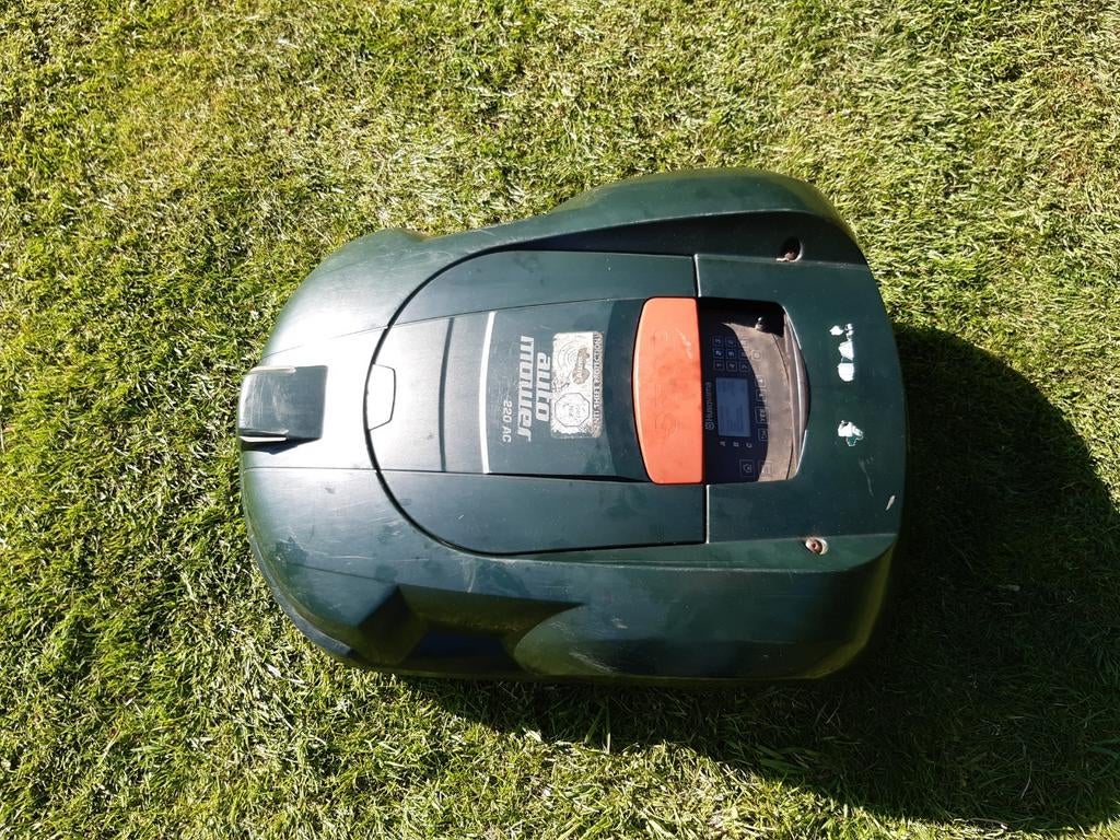 Husqvarna 220ac robotmaaier, Tuin en Terras, Robotmaaiers, Ophalen of Verzenden