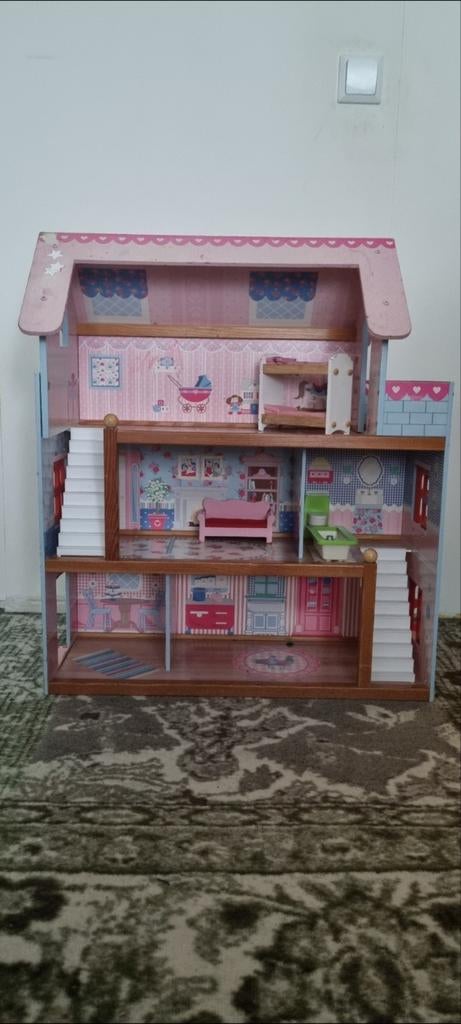 Groot en compleet poppenhuis met meubels, Verzamelen, Poppenhuizen en Toebehoren, Ophalen of Verzenden, Gebruikt, Poppenhuis