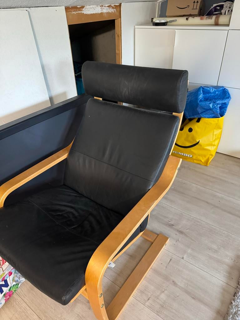 IKEA Poäng fauteuil met voetenbank - Zwart leer en berkenhou, Huis en Inrichting, Ophalen, Gebruikt, 75 tot 100 cm, 50 tot 75 cm