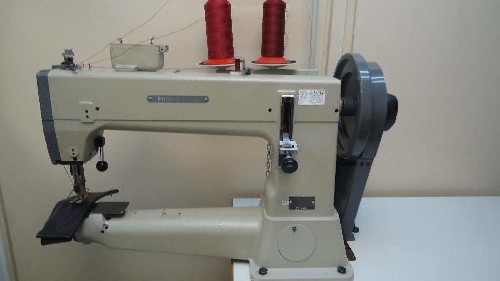 Industrie Naaimachine Highlead vrijearm zwaardraad 3 V.TRP, Hobby en Vrije tijd, Overige merken, Gebruikt, Ophalen of Verzenden