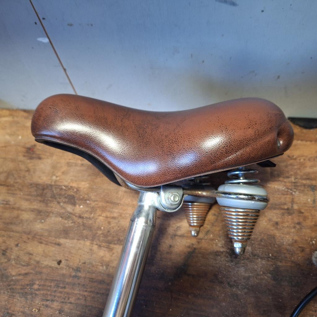 Fietszadel met zadelpen, ZGAN, voor Cortina, Popal enz., Fietsen en Brommers, Fietsonderdelen, Ophalen of Verzenden, Zo goed als nieuw