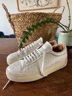 Aparte wit/goud leren sneakers Marque Déposée mt 39,5 izgst, Marque Déposée, Wit, Ophalen of Verzenden, Sneakers of Gympen