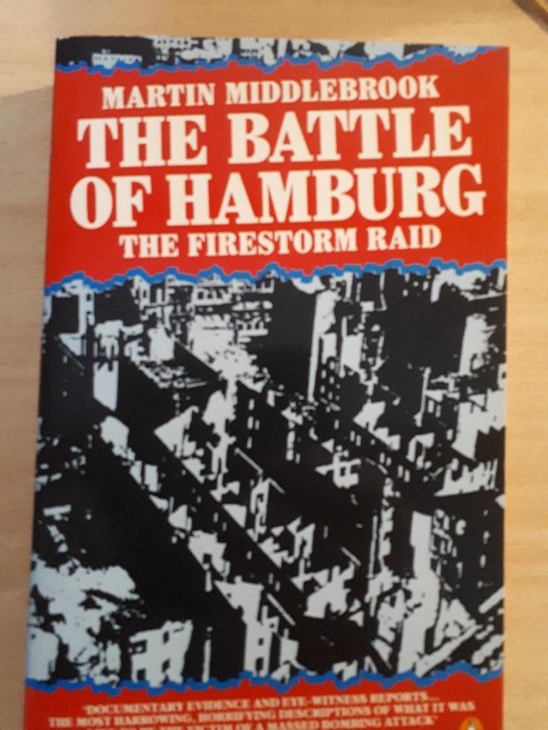 The battle of Hamburg The firestorm raid. Alleid bombers, Ophalen of Verzenden, Tweede Wereldoorlog, Gelezen, Overige onderwerpen