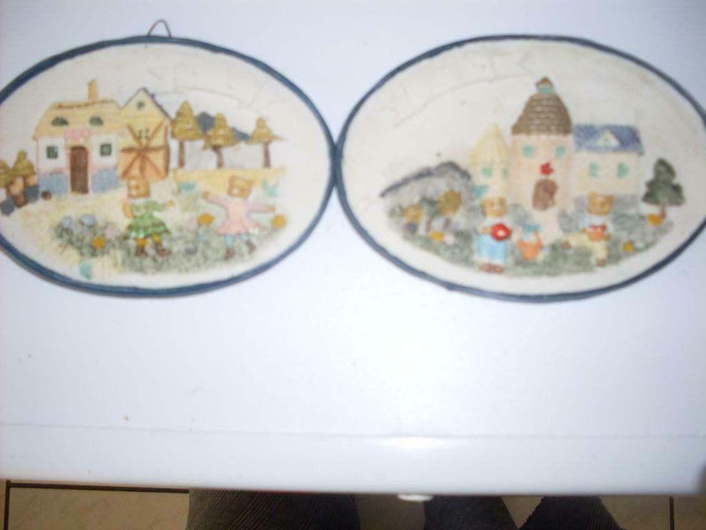 2 ovale berendorpjes wand tegeltjes, Ophalen