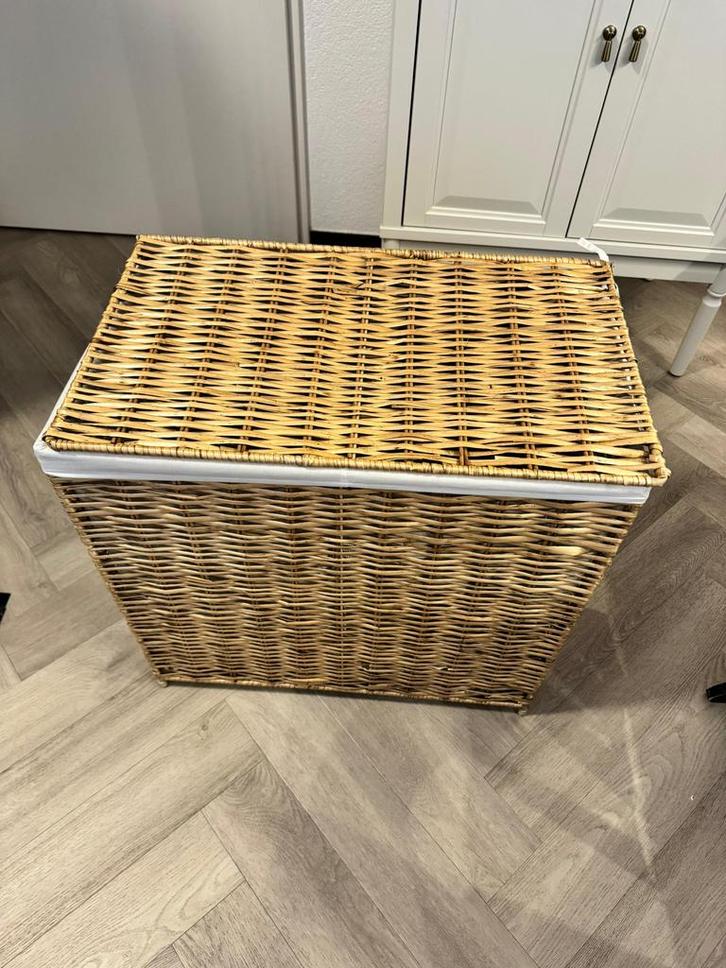 IKEA NATTGIBBA Was-/Wasmand met deksel en uitneembare zak, Huis en Inrichting, Woonaccessoires | Schalen en Manden, Zo goed als nieuw