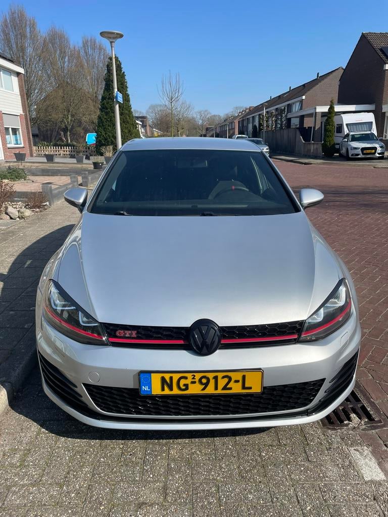 Volkswagen Golf GTI 2015 Grijs, Auto's, Automaat, Stof, 625 kg, Zwart