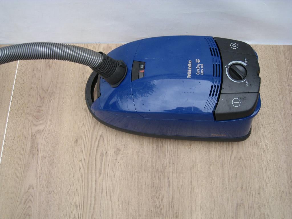Zeer krachtige 1800 watt Miele Cat & Dog stofzuiger blauw, Witgoed en Apparatuur, Stofzuigers, Gebruikt, Stofzuiger, 1600 tot 2000 watt