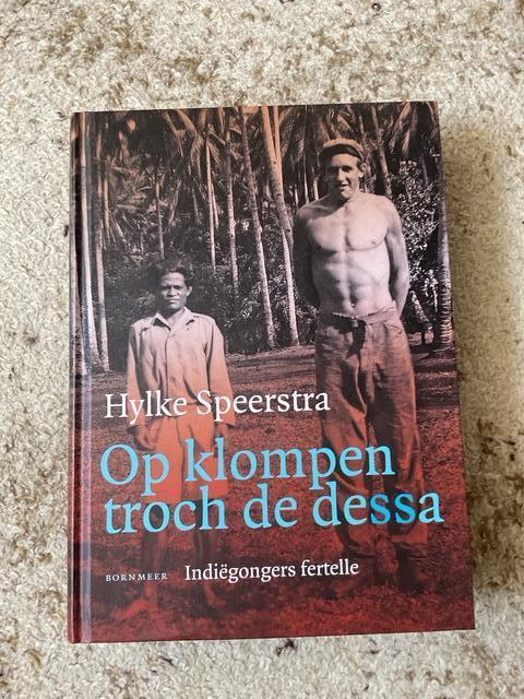 Op klompen troch de dessa  Hylke Speerstra., Nieuw, Ophalen of Verzenden, Nederland, Hylke Speerstra