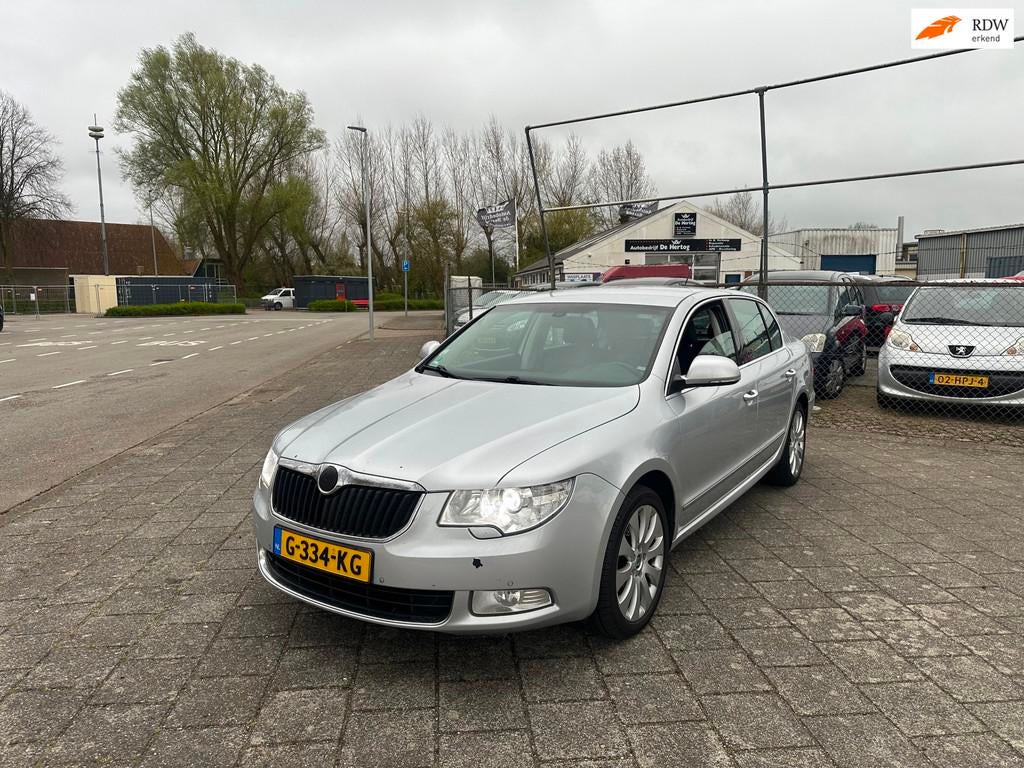 Skoda Superb 2.0 TDI Elegance Airco Memory Stoelverwarming L, Auto's, Skoda, 1490 kg, 4 cilinders, Leder, Bedrijf