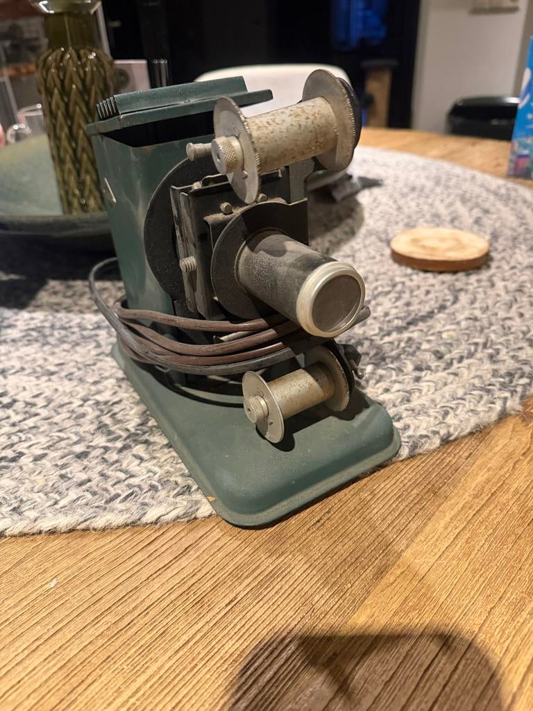Vintage Eumig P8 filmprojector met films, Audio, Tv en Foto, Diaprojectors, Gebruikt, Ophalen of Verzenden