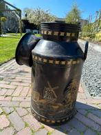 Ouderwetse melkbus met molen decoratie, Ophalen