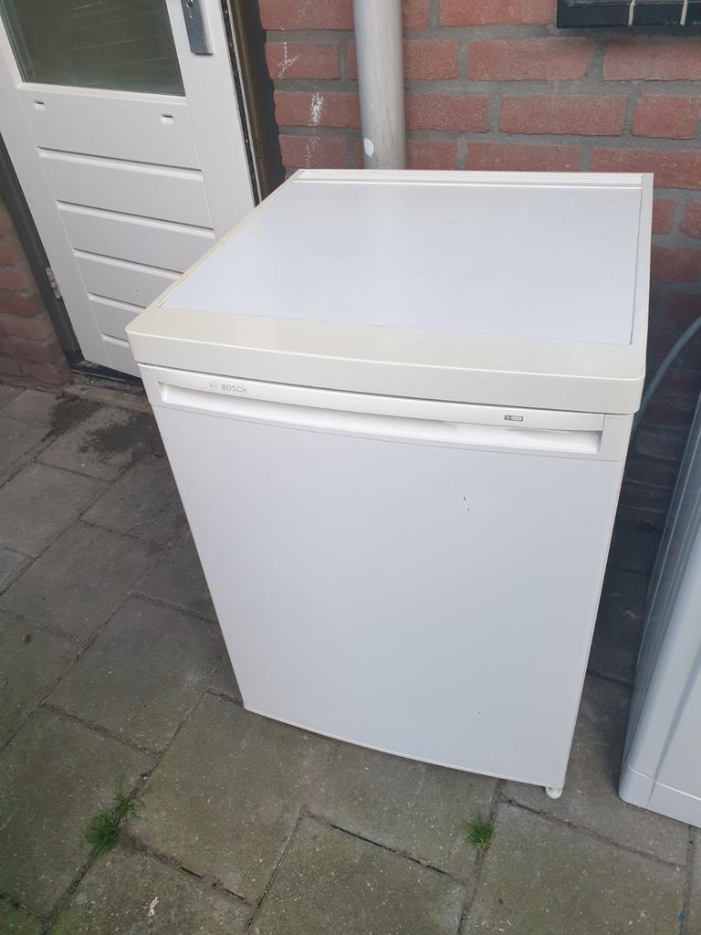 Bosch Vriezer - Compact en Efficiënt, Witgoed en Apparatuur, Vriezers en Diepvrieskisten, Zo goed als nieuw, Vrijstaand, Vrieskast