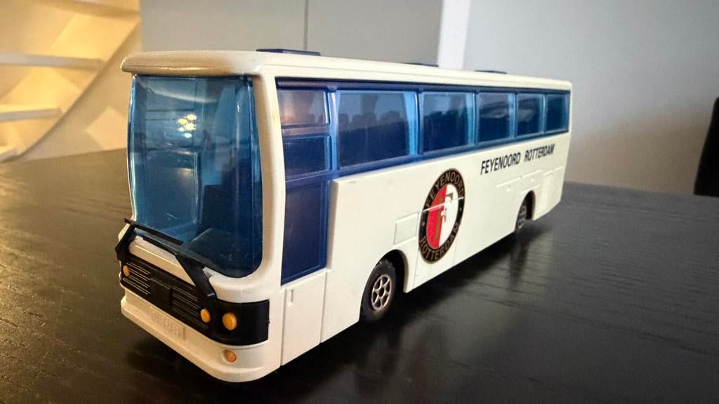 Majorette Feyenoord Spelersbus -Van Hool T-815 -Schaal 1/80, Hobby en Vrije tijd, Modelauto's | 1:87, Ophalen of Verzenden, Zo goed als nieuw