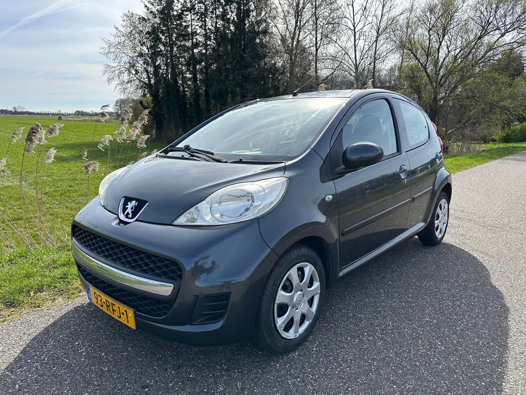 Peugeot 107 1.0-12V XR 2011 | Airco | 5DR | Nieuwe Apk, Auto's, Bedrijf, Handgeschakeld, 3 cilinders, Zilver of Grijs