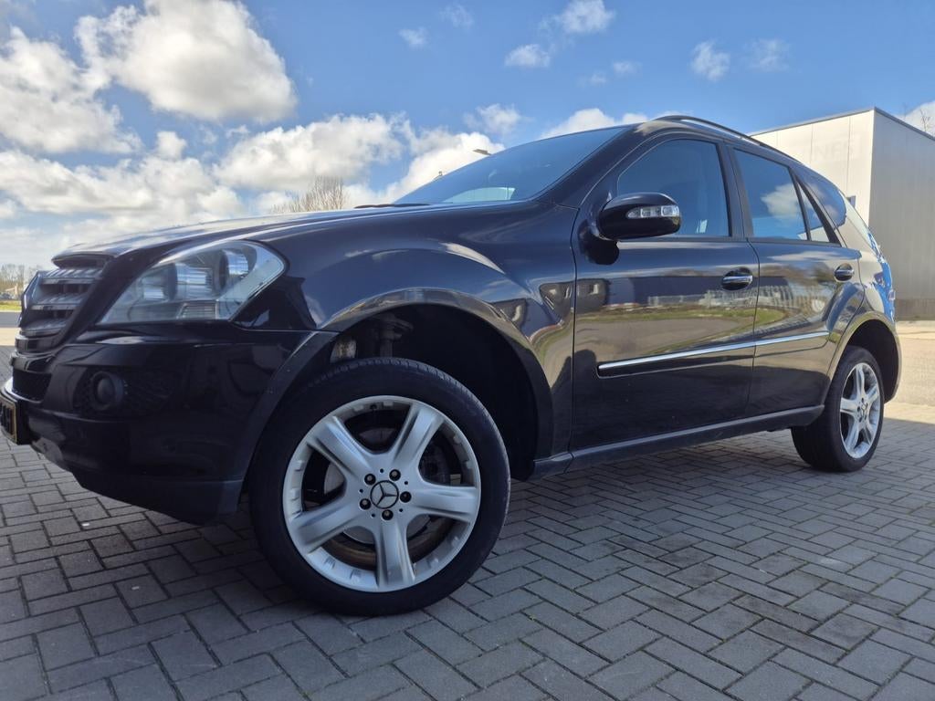 Mercedes-Benz M-Klasse 3.5 Ml350 4MATIC AUT 2006 Zwart, Auto's, Automaat, Zwart, Leder en Stof, Zwart