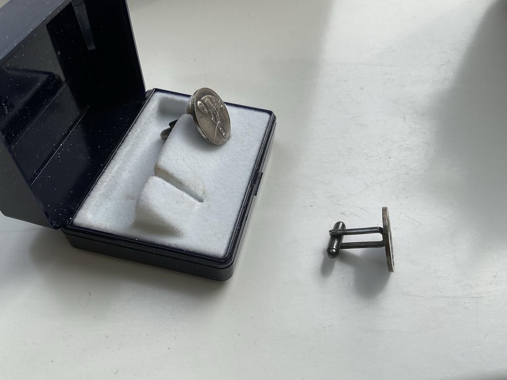 Manchetknopen met biljartmotief, Ophalen of Verzenden, Gebruikt, Overige materialen