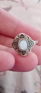 Vintage zilveren ring met witte steen, maat 16, Sieraden, Tassen en Uiterlijk, Ringen, Overige materialen, Ophalen of Verzenden
