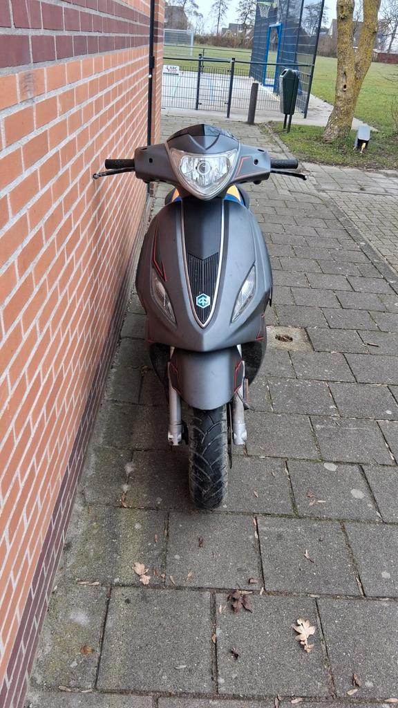 Piaggio Fly 2016 blauwe plaat, Fietsen en Brommers, Scooters | Piaggio, Gebruikt, Fly, Maximaal 45 km/u, Benzine, Ophalen of Verzenden