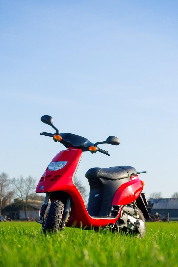 Typhoon 50cc brom, Fietsen en Brommers, Scooters | Piaggio, Zo goed als nieuw, Overige modellen, Tweetakt, Ophalen