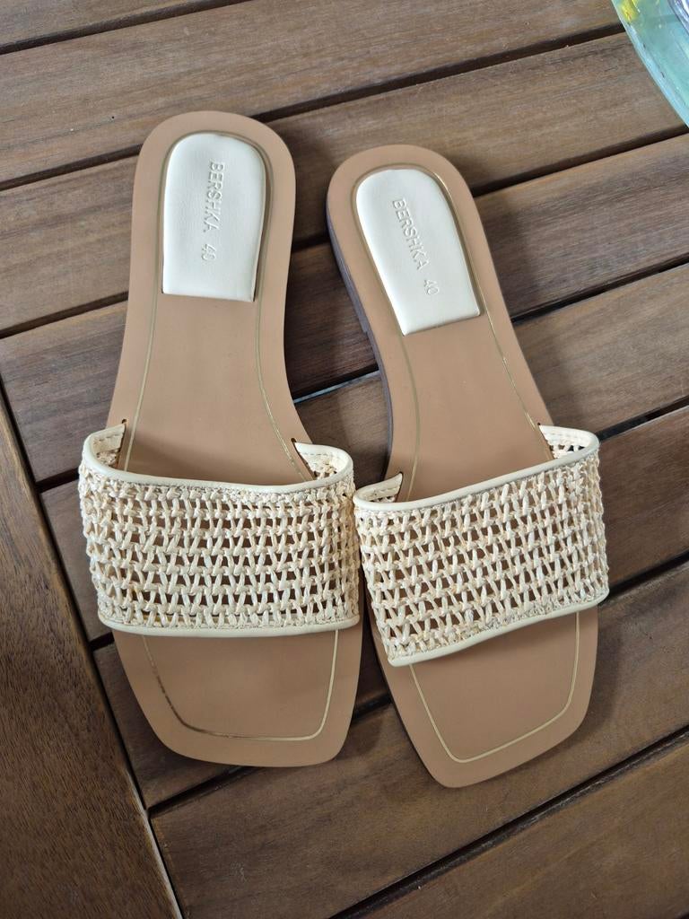 Nieuwe slippers maat 40, bershka, Ophalen of Verzenden, Nieuw