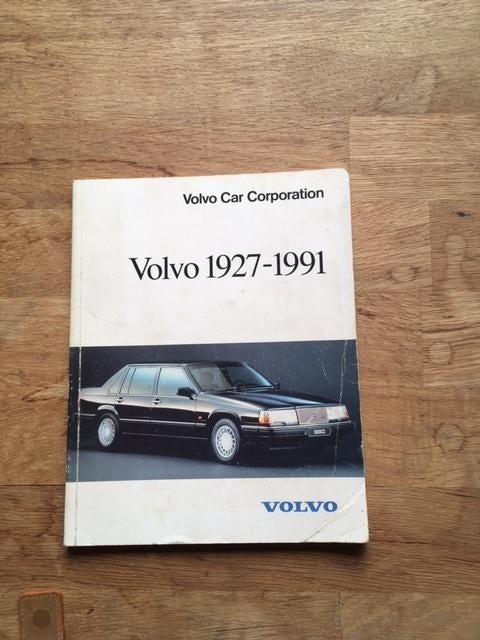 Autoboeken:       Volvo      1927 - 1991     NL, Boeken, Volvo, Zo goed als nieuw, Volvo, Ophalen of Verzenden