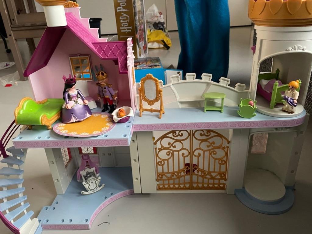 Playmobil kasteel met prinsessen en jurken, Kinderen en Baby's, Speelgoed | Playmobil, Ophalen, Gebruikt, Complete set