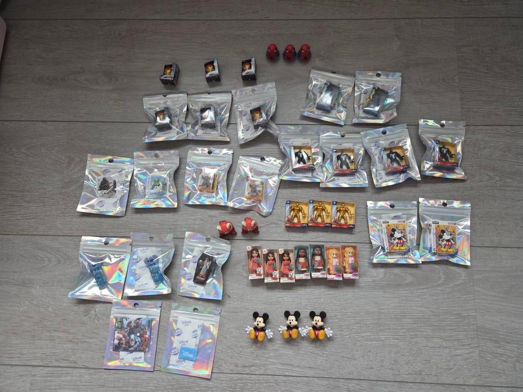 Zuru Mini Brands Disney Store Edition 48 Stuks, Verzamelen, Disney, Ophalen of Verzenden, Overige figuren, Nieuw, Beeldje of Figuurtje