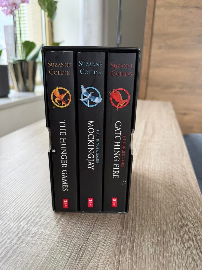 The hunger games book trilogy, Ophalen of Verzenden, Zo goed als nieuw