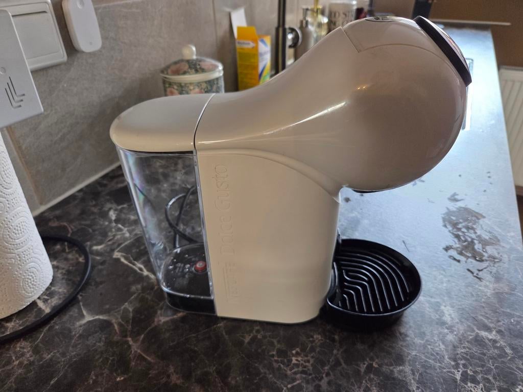 Krups Dolce Gusto koffiezetapparaat, Witgoed en Apparatuur, Koffiezetapparaten, Ophalen, Gebruikt, Afneembaar waterreservoir