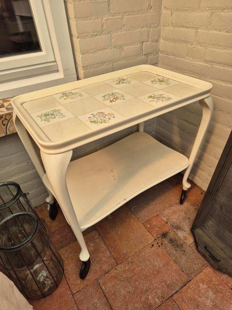 Theetafeltje op wieltjes ruilen, Ophalen