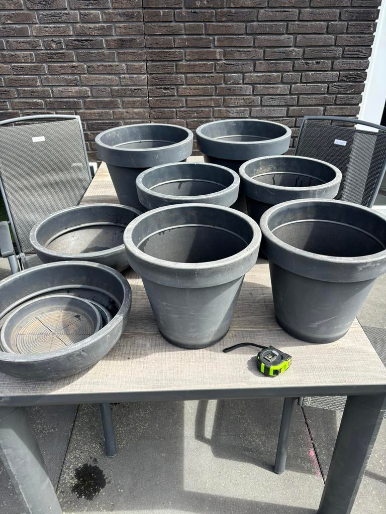 Set van 8 bloempotten | Kunststof | Grijs, Kunststof, Gebruikt, Rond, Minder dan 40 cm