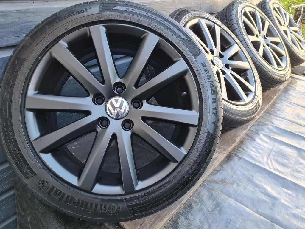 17 inch Volkswagen velgen zwart, Auto-onderdelen, Banden en Velgen, Ophalen, Banden en Velgen, 17 inch, Zomerbanden