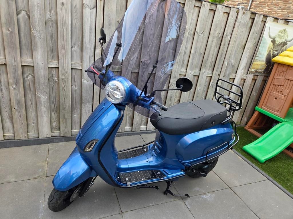 ZO GOED ALS NIEUW AGM VX50 scooter 4-takt, Fietsen en Brommers, Zo goed als nieuw, Benzine, Ophalen, Overige merken