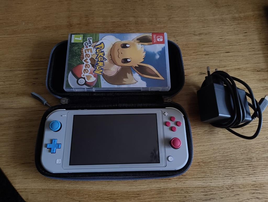 Nintendo Switch Lite Pokemon Zacian Zamazenta Edition, Spelcomputers en Games, Spelcomputers | Nintendo Switch Lite, Zo goed als nieuw