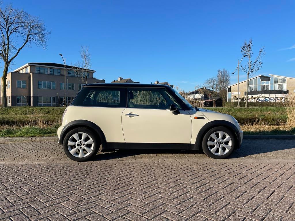 Mini 1.6 16V Cooper 2005 Wit/Beige, Auto's, Voorwielaandrijving, Cruise Control, Zwart, 4 cilinders
