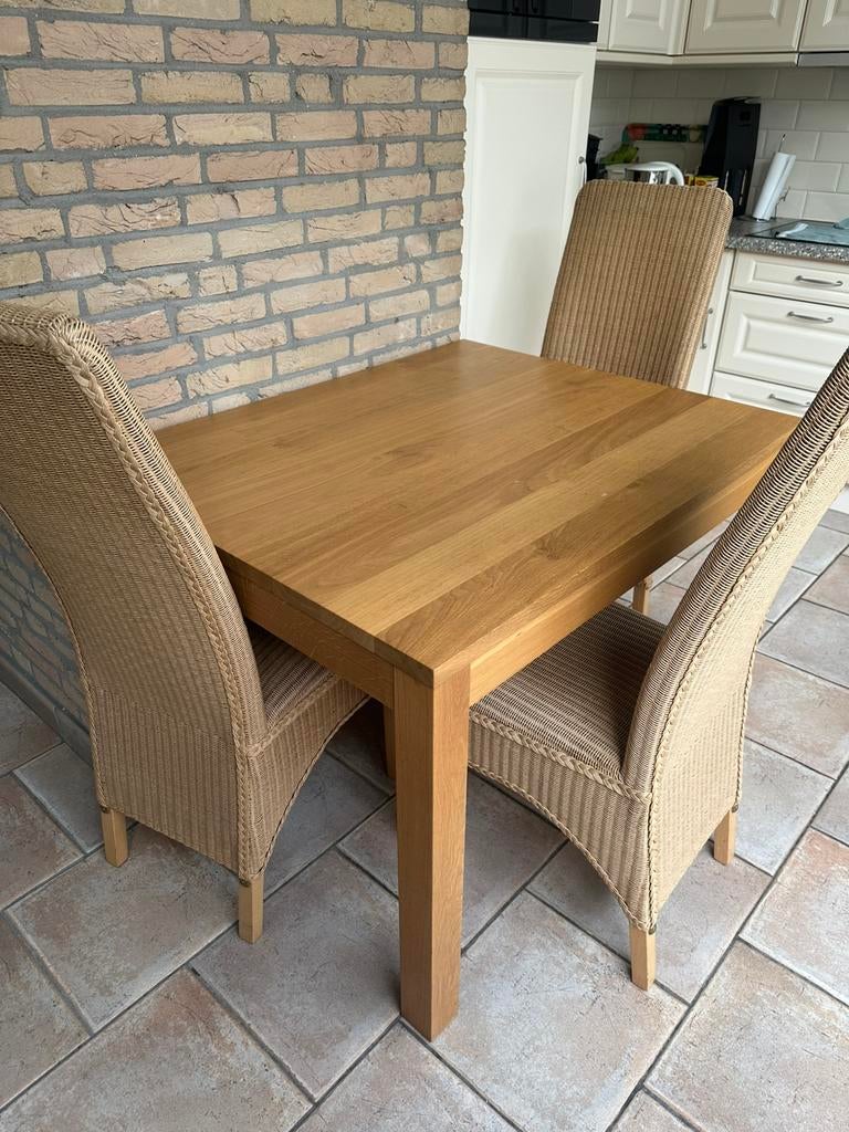 Eettafel met 3 rieten stoelen orgineel loom furniture, Ophalen, Zo goed als nieuw, Minder dan 4 stoelen