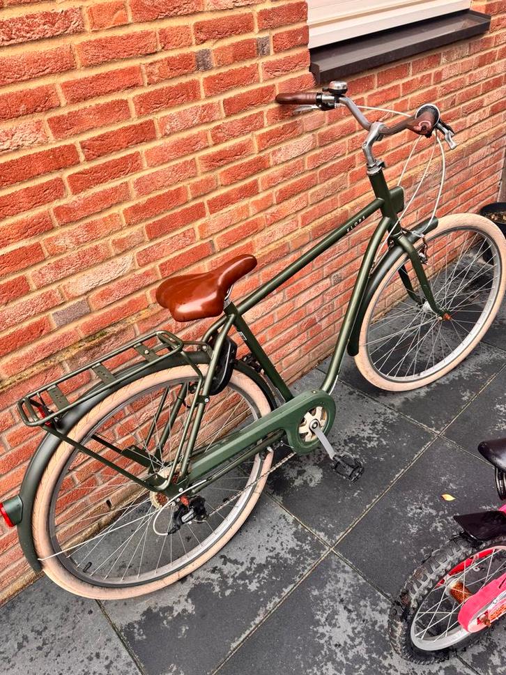 Stijlvolle groene fiets met bruin zadel en versnellingen, Fietsen en Brommers, Fietsen | Heren | Herenfietsen, Gebruikt, Overige merken