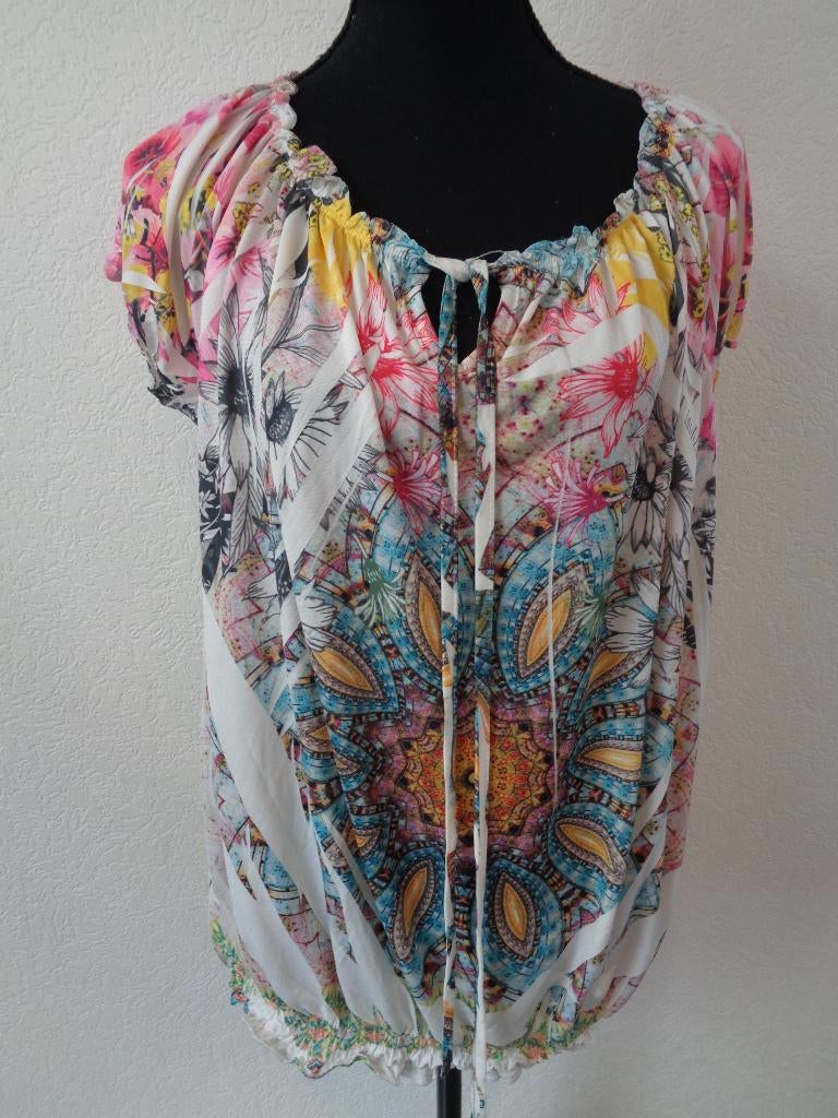 valt als maat XL oksel tot oksel 60 cm onder elastiek