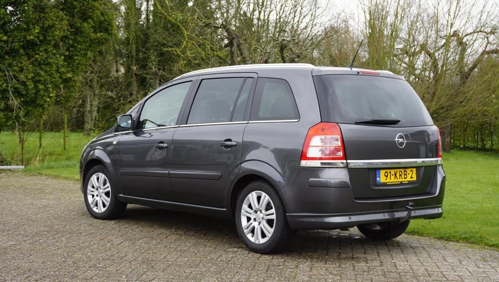 Opel Zafira 1.8 Cosmo 7 Persoons trekhaak, Auto's, Voorwielaandrijving, Stof, Gebruikt, Zwart