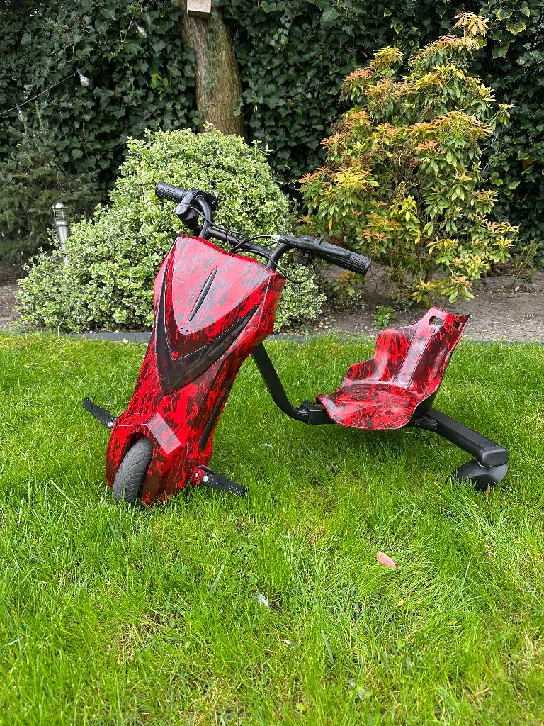 Elektrische Drift Trike - met oplader en NIEUWE accu, Ophalen, Zo goed als nieuw