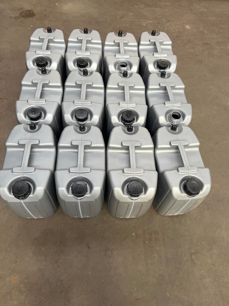 12 jerrycans van 20 liter, Ophalen of Verzenden