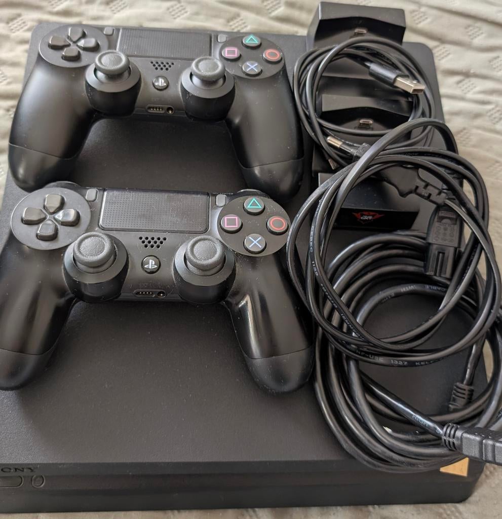 Sony PlayStation 4 Slim 500GB Zwart, Spelcomputers en Games, 500 GB, Met 2 controllers, Ophalen of Verzenden, Zo goed als nieuw