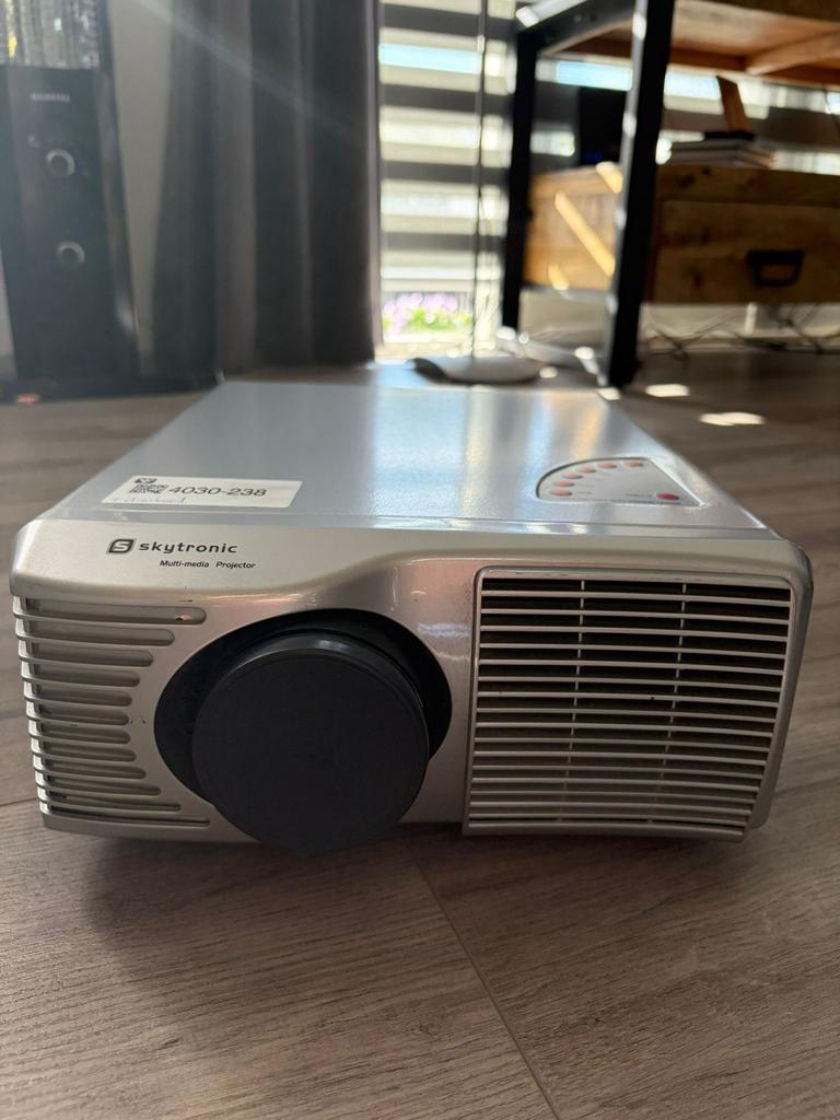 Beamer/projector, Audio, Tv en Foto, Beamers, Ophalen of Verzenden, Zo goed als nieuw, LED