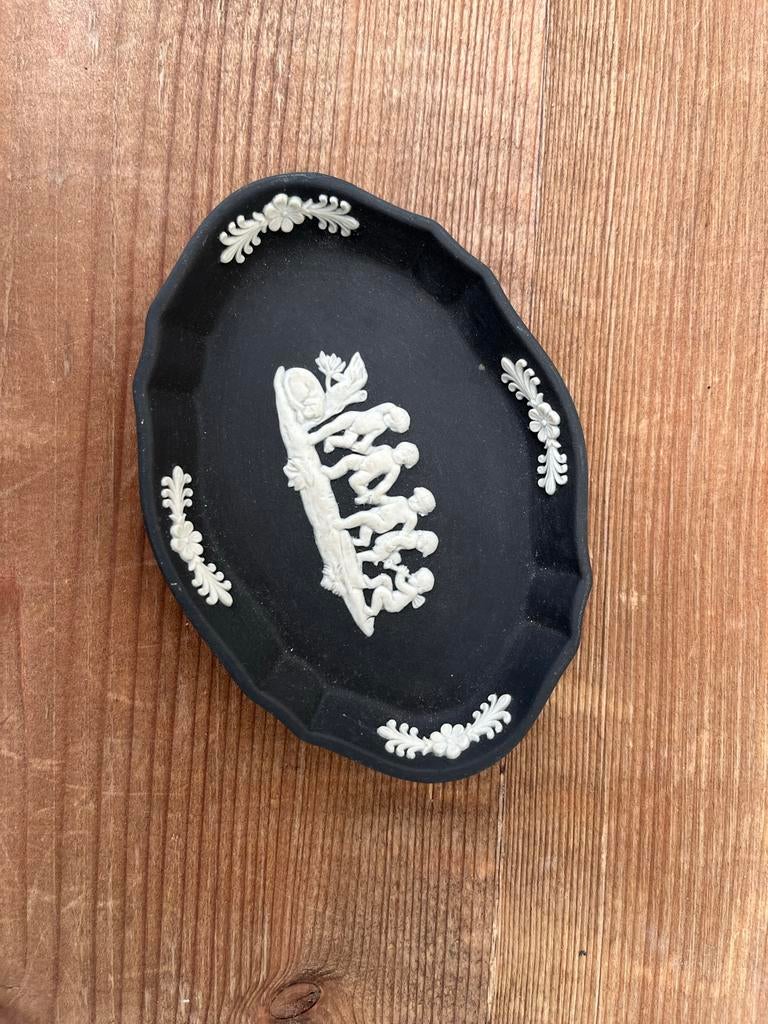 Vintage Wedgwood Zwart Jasperware Schoteltje, Antiek en Kunst, Ophalen of Verzenden