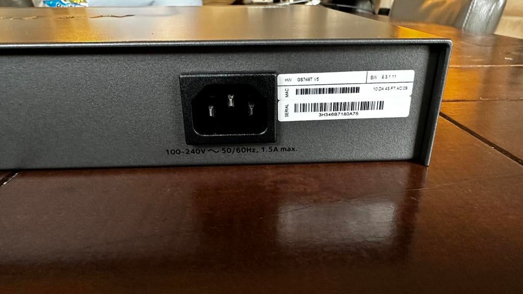 Netgear GS748T v5 – 48-Poort Gigabit Smart Switch + SFP, Ophalen, Zo goed als nieuw