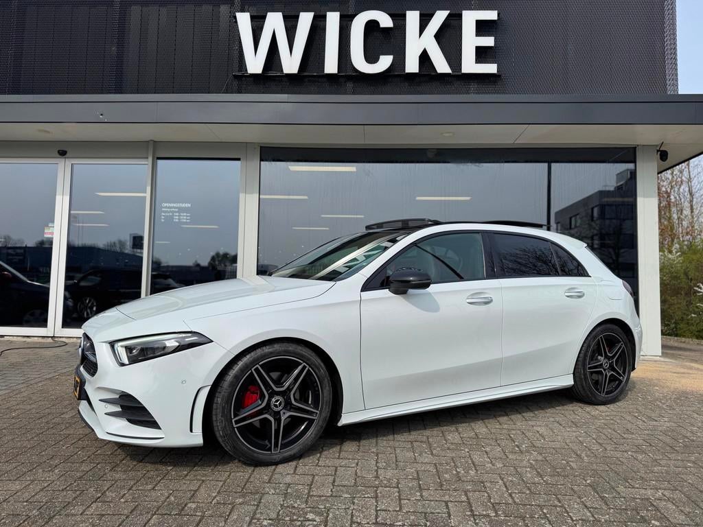 Mercedes-Benz A-klasse 180 AMG 2021 Panorama Sfeerver. Memor, Auto's, Mercedes-Benz, 136 pk, Gebruikt, 4 cilinders, Wit