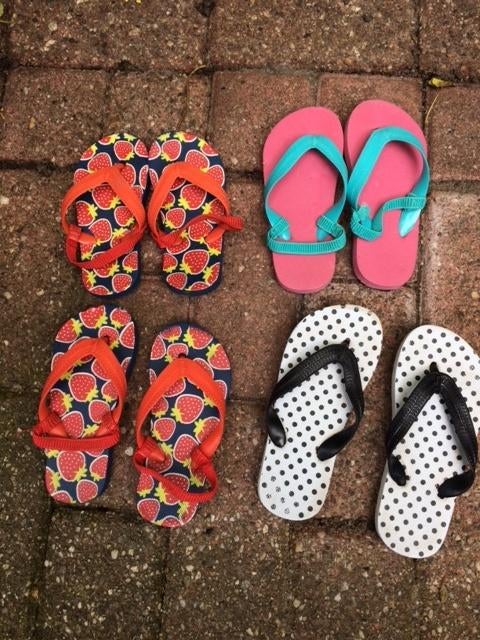 div. maten ZGAN teenslippers 22 t/m 27 €1,00 per paar, Ophalen of Verzenden, Zo goed als nieuw, Meisje, Overige typen